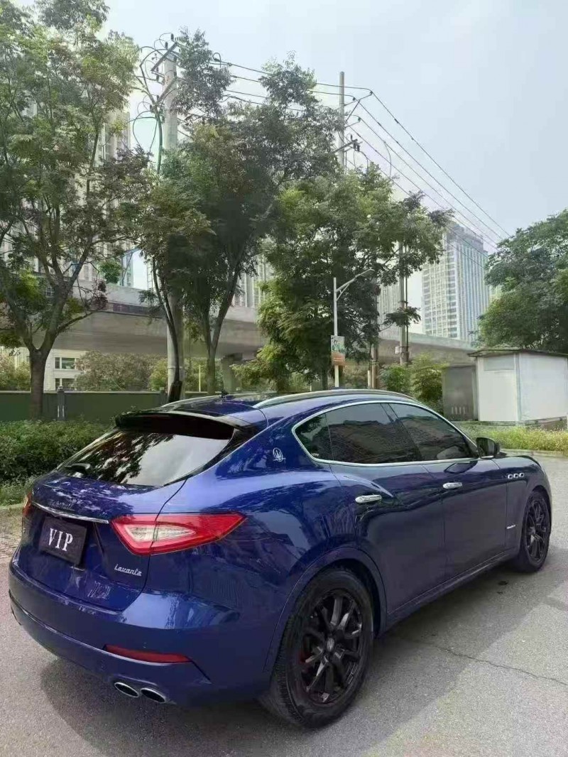 襄阳19年玛莎拉蒂Levante4