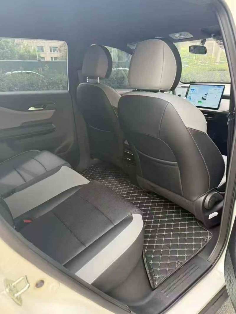 襄阳25年合创汽车Z033