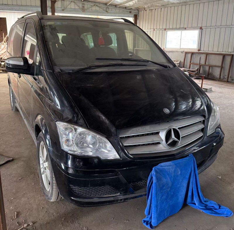 青岛16年奔驰唯雅诺3