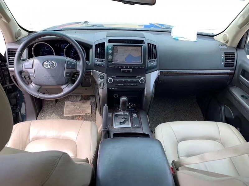 青岛10年丰田兰德酷路泽6