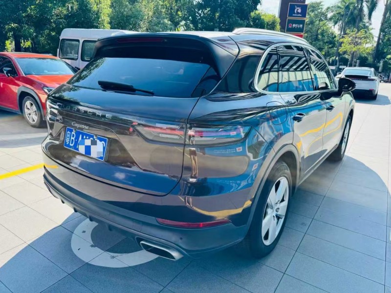 深圳18年保时捷卡宴9