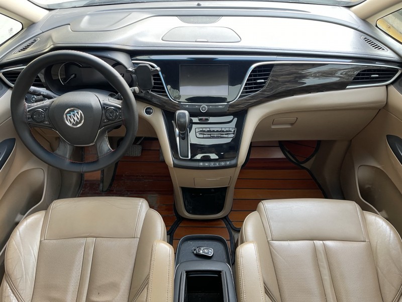 济宁17年别克GL86