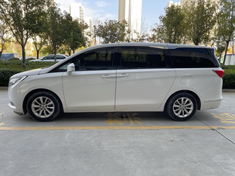 济宁17年别克GL87