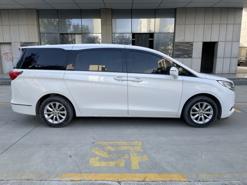 济宁17年别克GL88