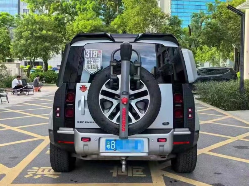 深圳23年路虎卫士8