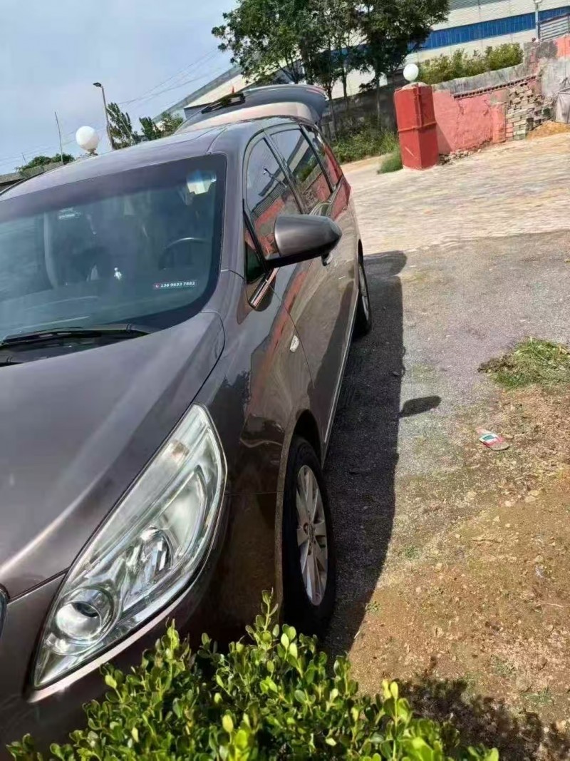 济宁17年别克GL83