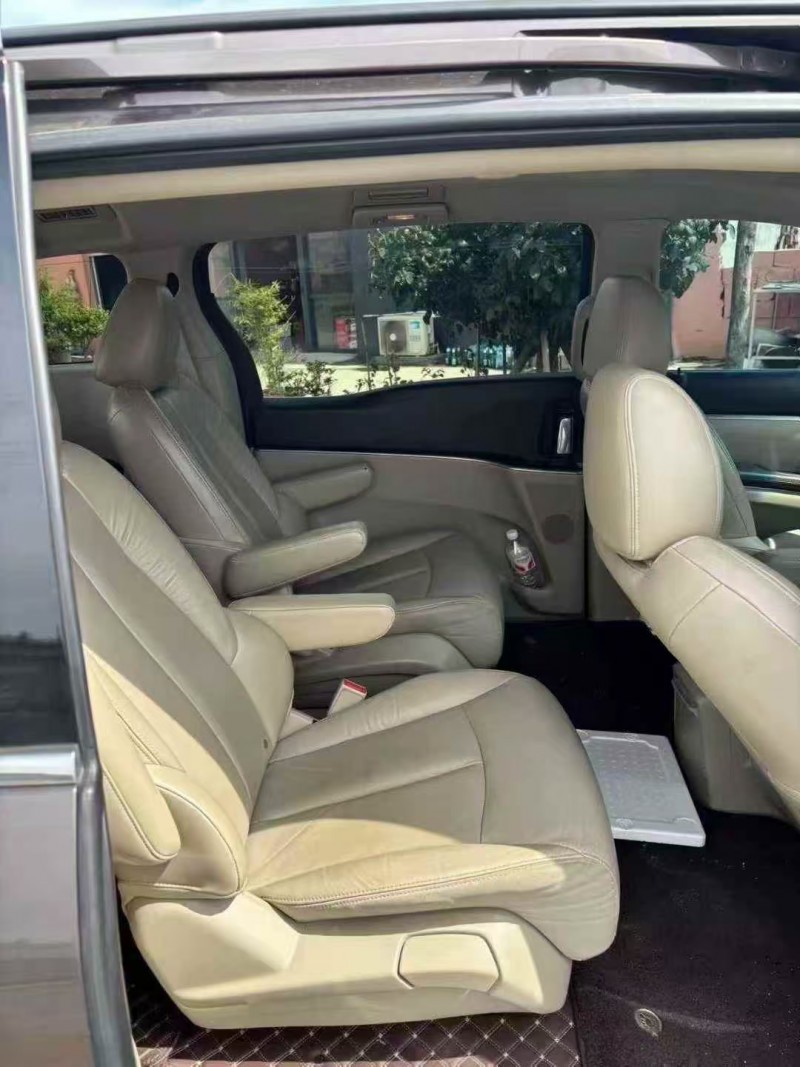 济宁17年别克GL84