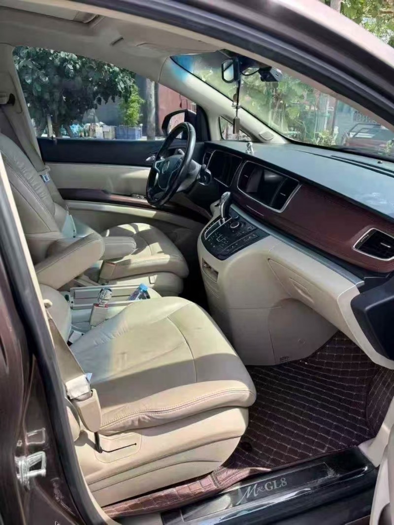 济宁17年别克GL86