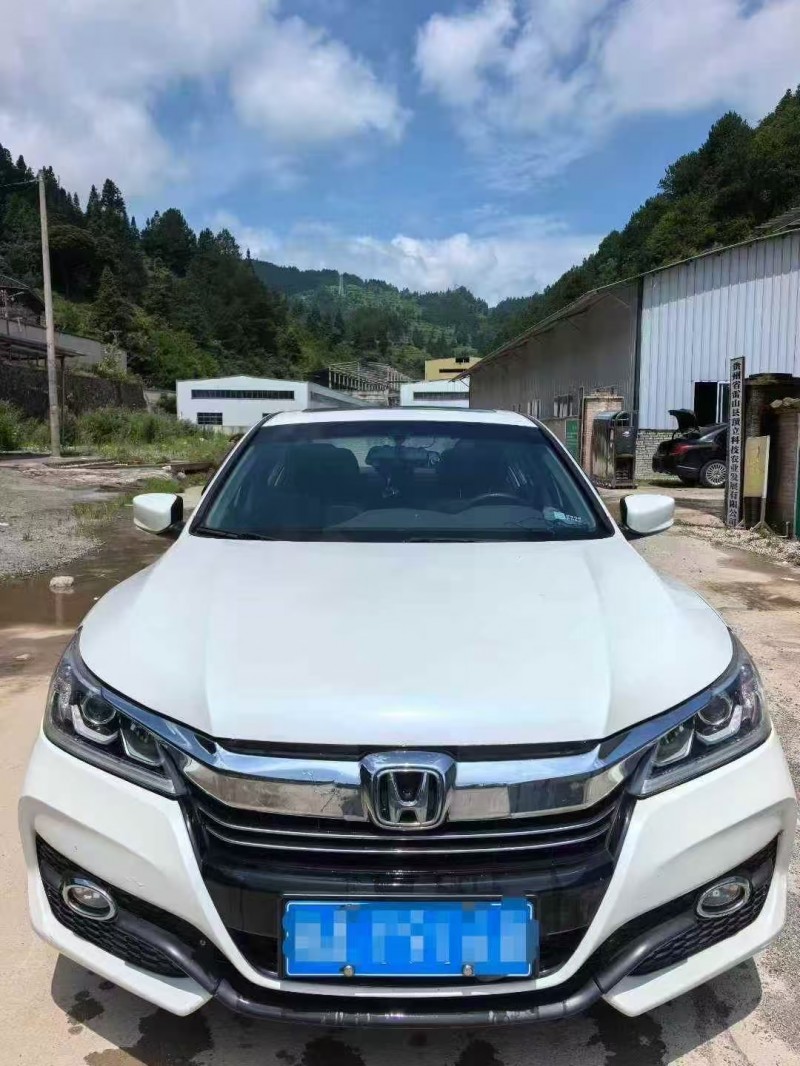 六盘水17年本田雅阁1