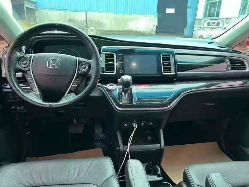 青岛20年本田艾力绅4