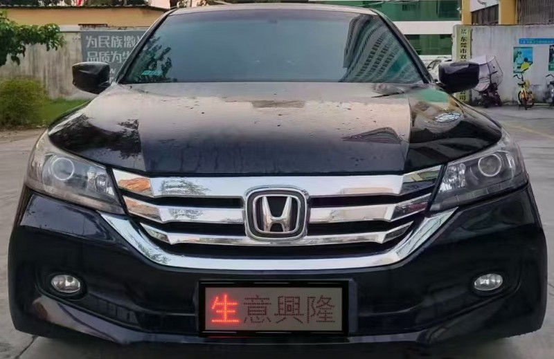 深圳16年本田雅阁1