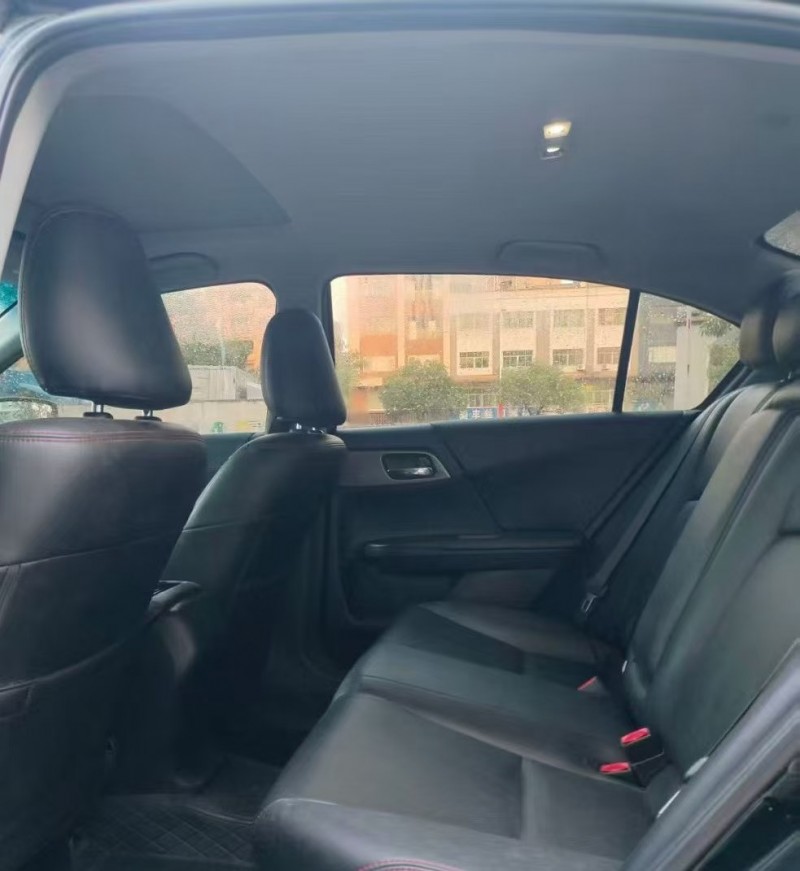 深圳16年本田雅阁5