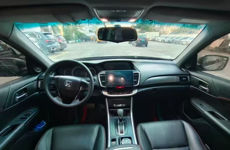 深圳16年本田雅阁6