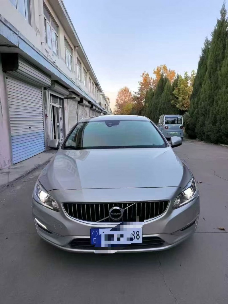 泰安18年沃尔沃S60L1
