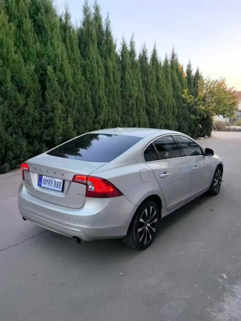 泰安18年沃尔沃S60L8