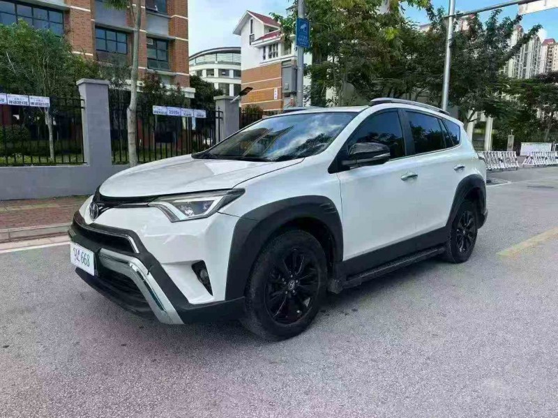 南宁19年丰田RAV4荣放3