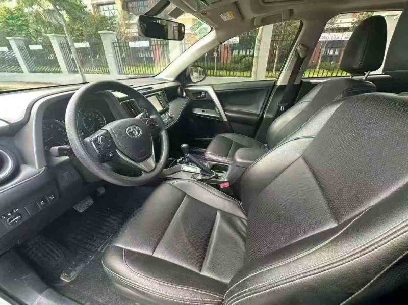 南宁19年丰田RAV4荣放4