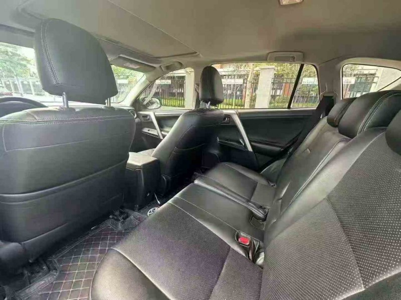 南宁19年丰田RAV4荣放6