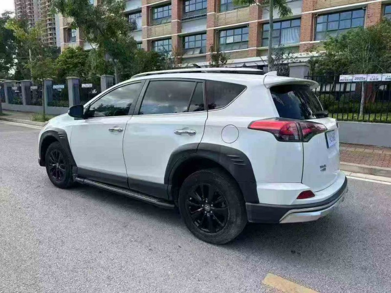 南宁19年丰田RAV4荣放7