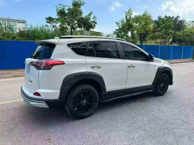 南宁19年丰田RAV4荣放8