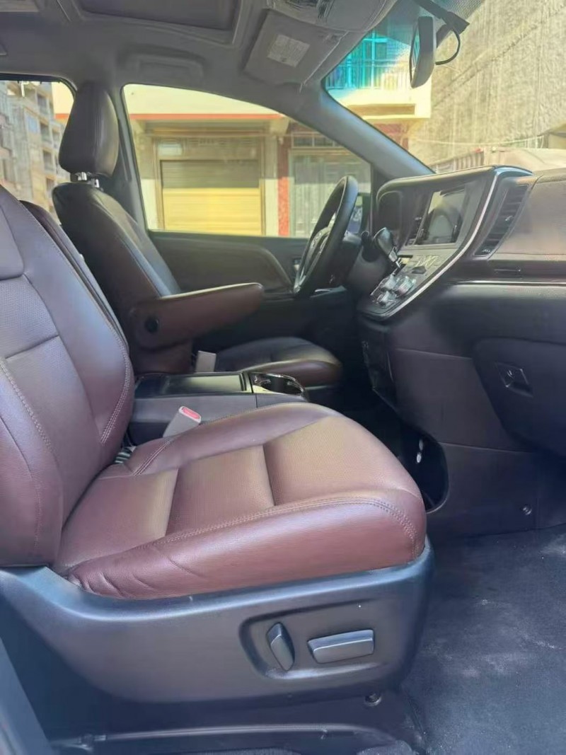 梧州16年丰田塞纳5