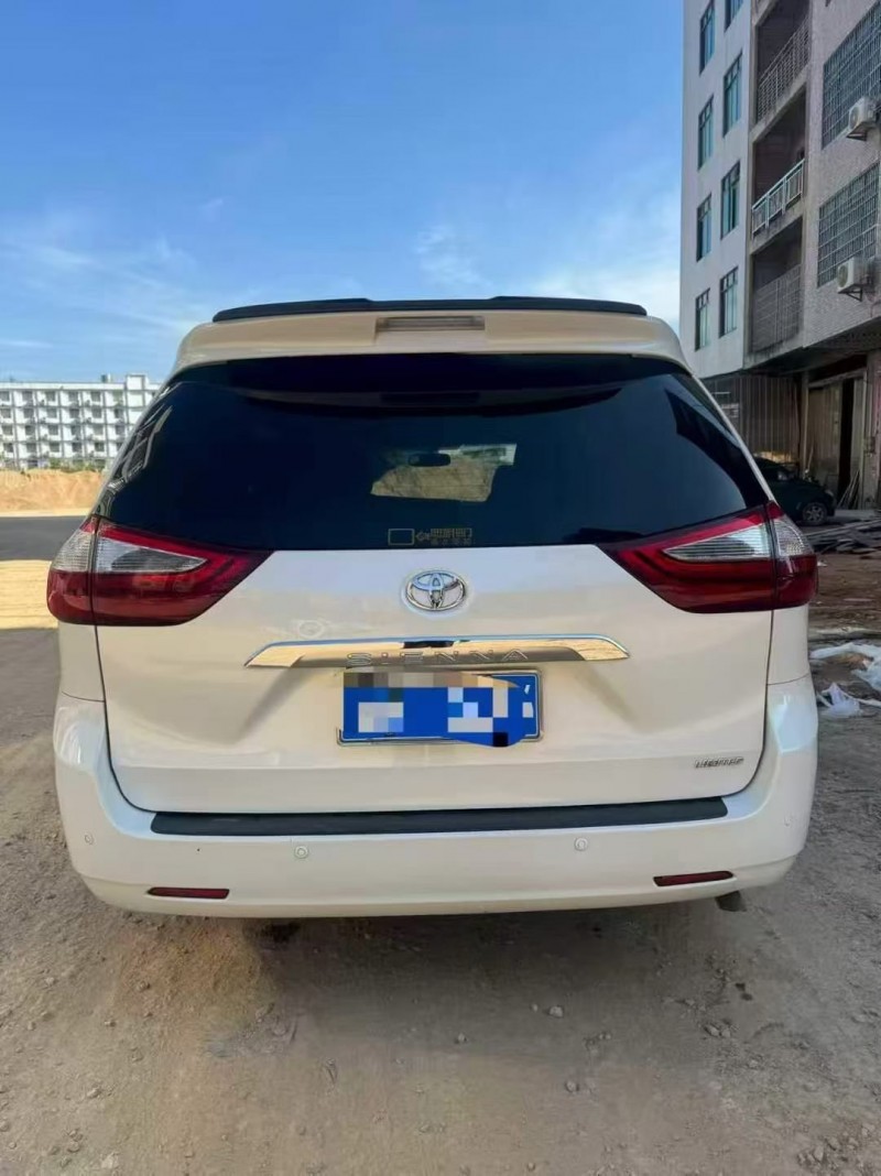 梧州16年丰田塞纳9