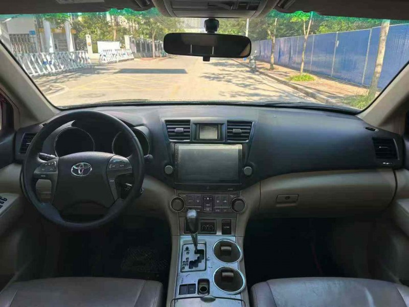 南宁12年丰田汉兰达5