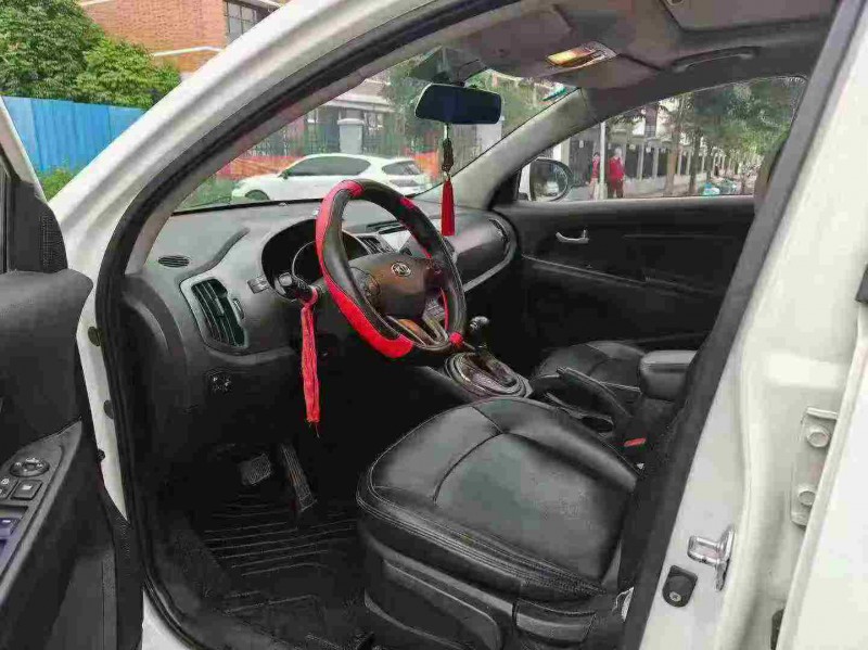 南宁17年起亚智跑4