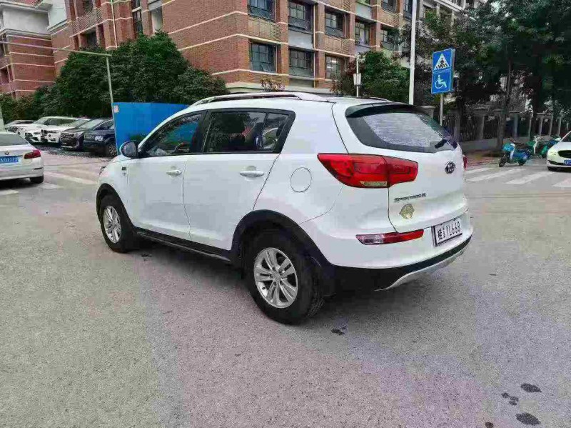 南宁17年起亚智跑8