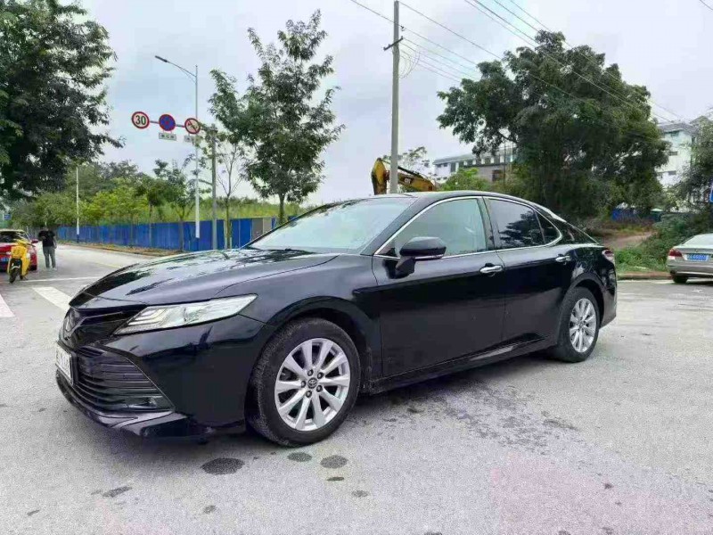 南宁18年丰田凯美瑞3