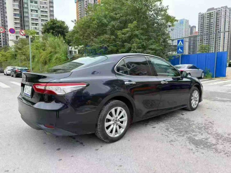 南宁18年丰田凯美瑞8