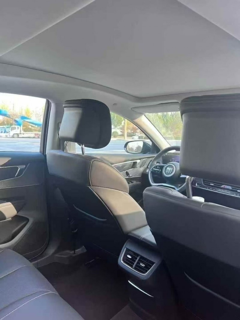 邢台25年别克君越5