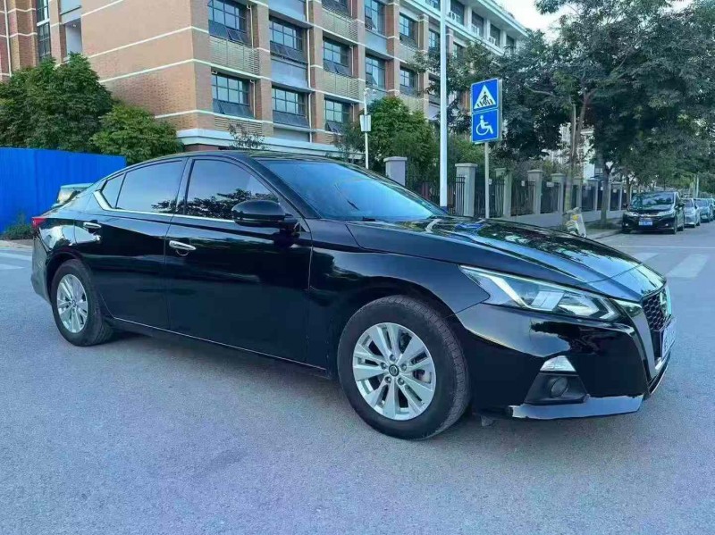 南宁22年日产天籁2