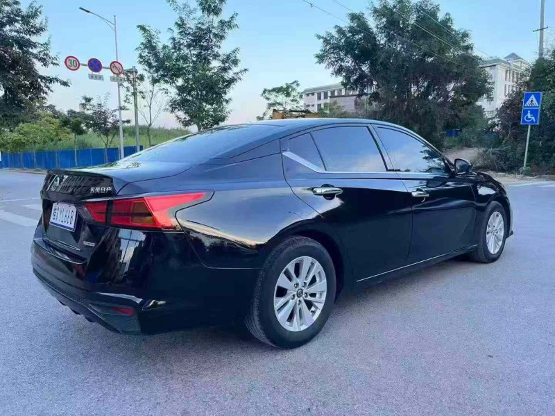 南宁22年日产天籁7