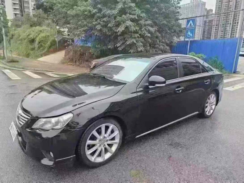 南宁11年丰田锐志3