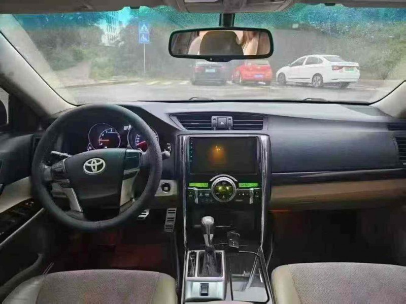 南宁11年丰田锐志5