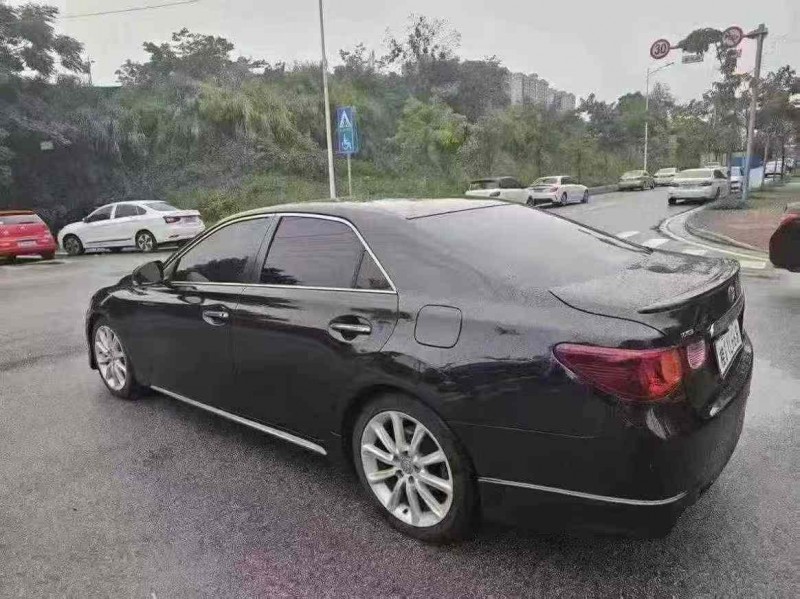 南宁11年丰田锐志7