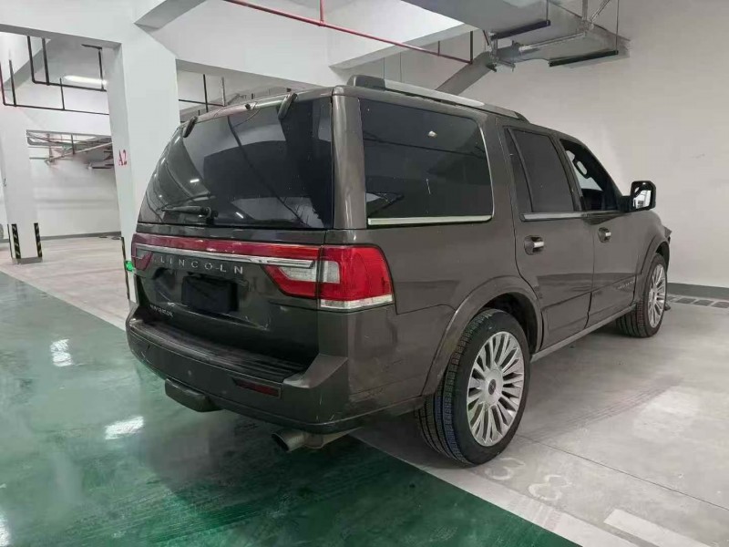 重庆17年林肯领航员8