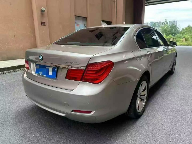 重庆13年宝马7系8