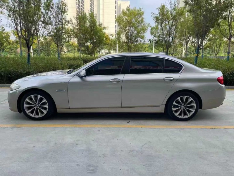 济宁17年宝马5系8