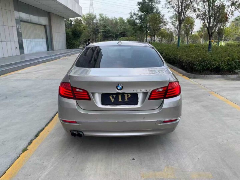 济宁17年宝马5系9