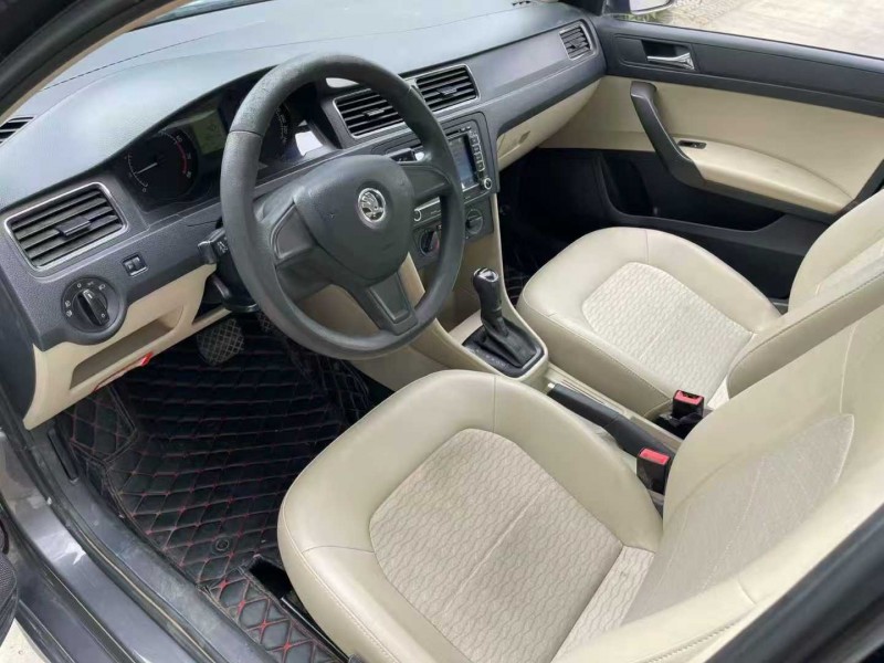 济宁17年斯柯达昕锐4