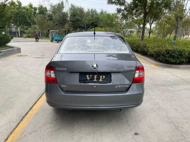 济宁17年斯柯达昕锐9