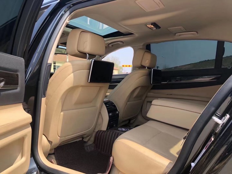 青岛14年宝马7系4