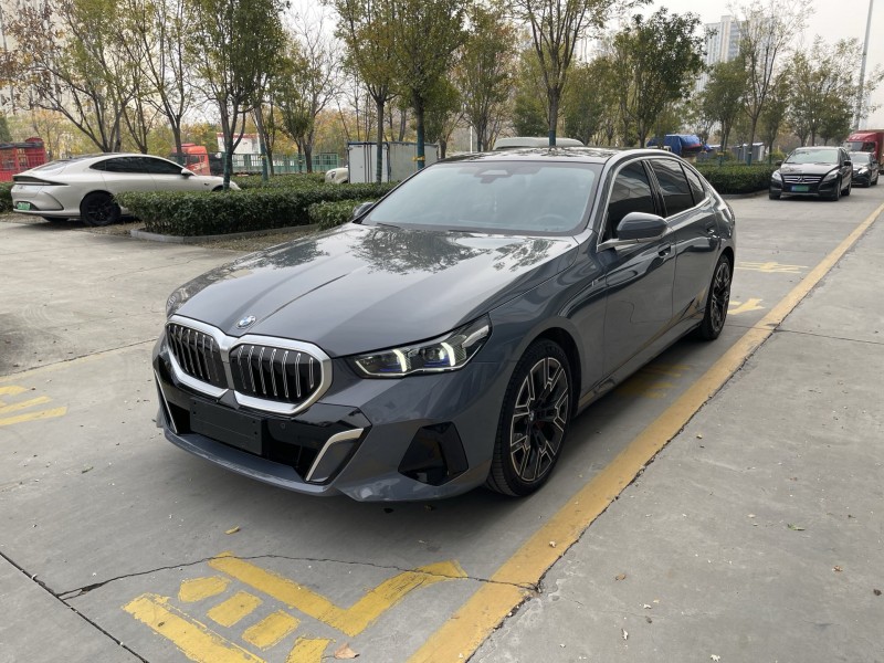 济宁24年宝马5系3