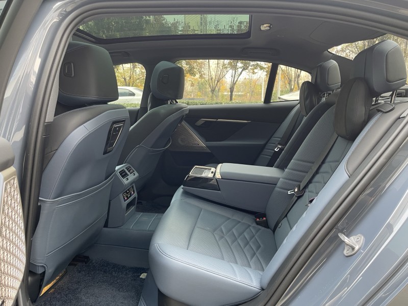 济宁24年宝马5系5