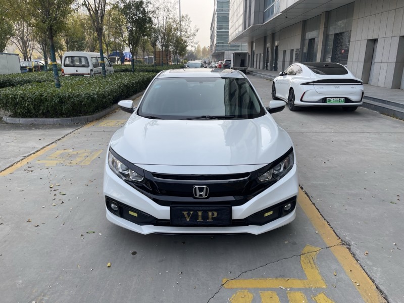 济宁18年本田思域1