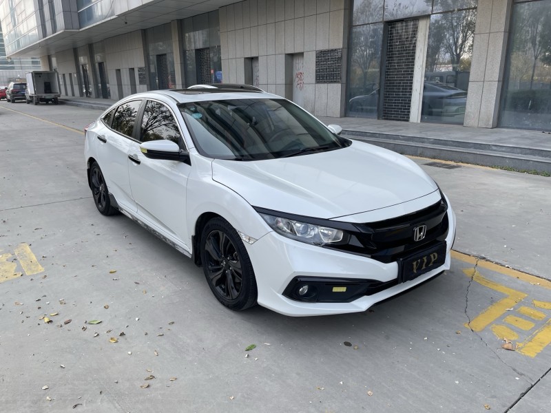 济宁18年本田思域2