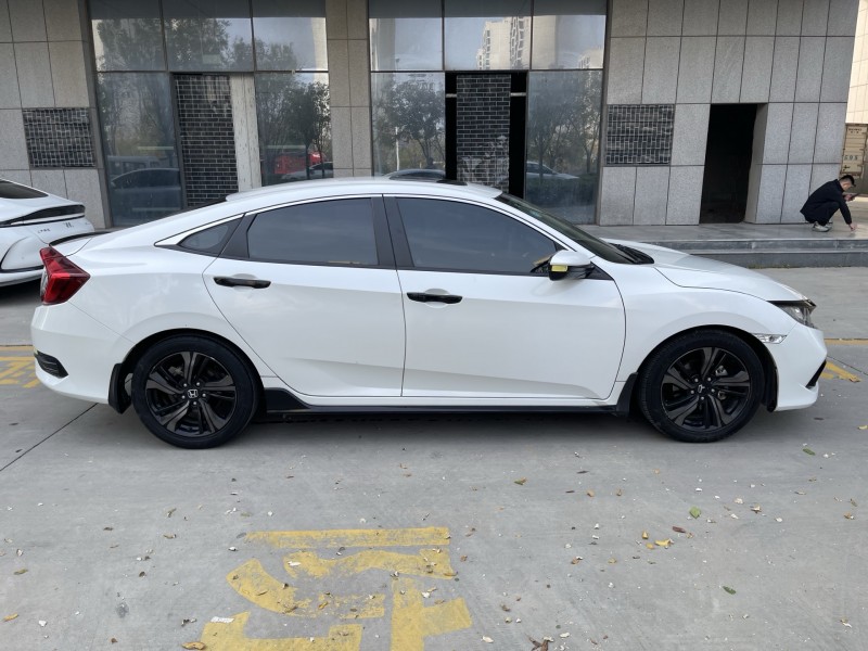 济宁18年本田思域8