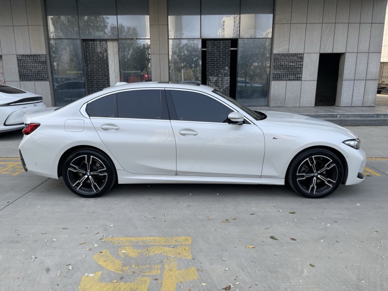 济宁24年宝马3系8